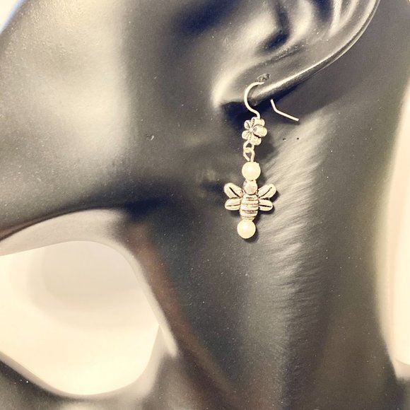 White Pearl Bumble Bee Earrings Silver Plated Dangle Insect Queen Bea Glass Bead - Picture 3 of 11